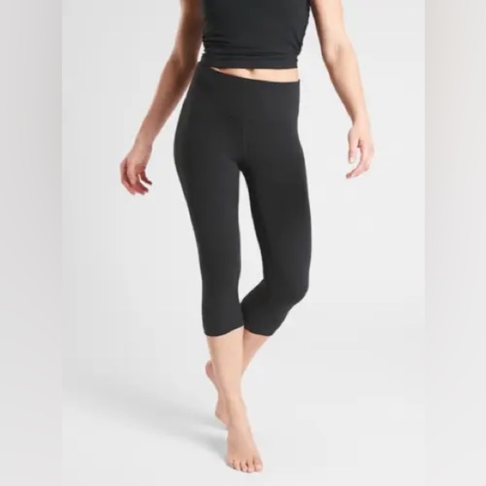 Athleta Black Cropped Leggings